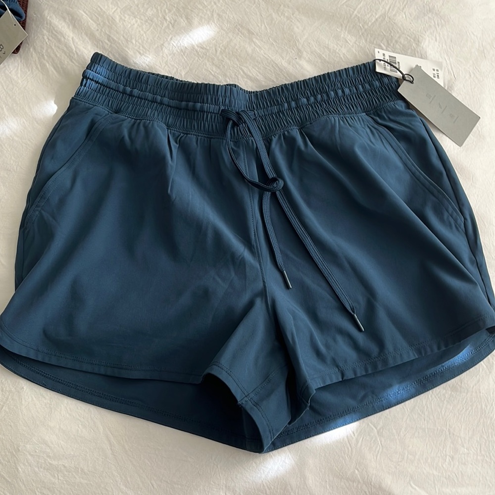 NWT women’s athletic shorts size M from Abercrombie YPB
